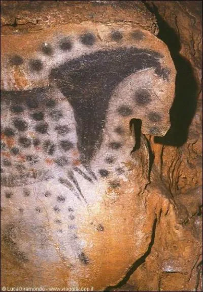 Quel est ce site du Lot orn de peinture d'animaux et de mains par les hommes prhistoriques ?