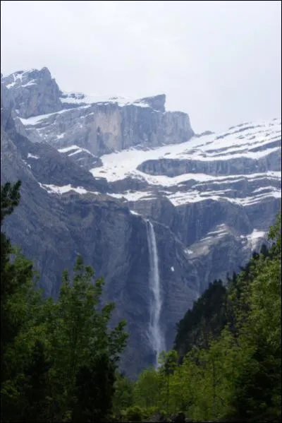 Quel site spectaculaire se trouve dans ce parc des Pyrnes ?