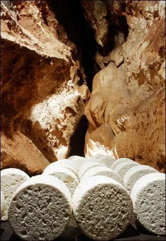 Quel fromage est originaire d'un village du mme nom dans l'Aveyron ?
