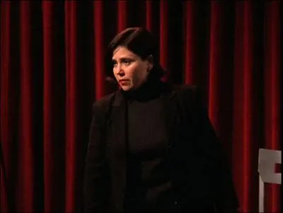 Outre ses rles au cinma dans 'Catwoman' et 'Good Night and Good Luck', elle est connue pour ses imitations  la tlvision amricaine. Qui est cette actrice de thatre ?