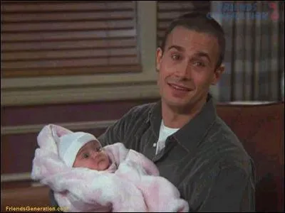 Mari  Sarah Michelle Gellar qu'il a rencontr sur 'Souviens-toi... l't dernier', cet acteur a jou dans 'Scooby-Doo' et '24 heures chrono' par exemple. Qui joue Sandy, le baby-sitter d'Emma ?