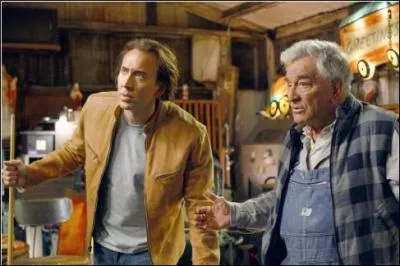 En quelle ann�e Peter Falk donne-t-il la r�plique � Nicolas Cage dans 'Next' ?
