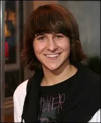 Comment surnomme-t-on Oliver ?