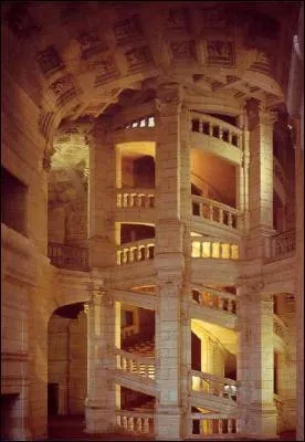 Dans quel chteau du Val de Loire trouve-t-on cet escalier  double rvolution, inspir de l'escalier de Blois ?