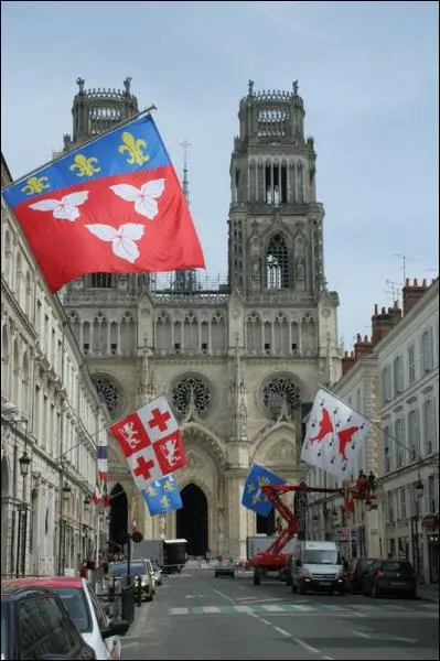 Quelle est la capitale rgionale, reconnaissable  sa belle cathdrale mdivale ?