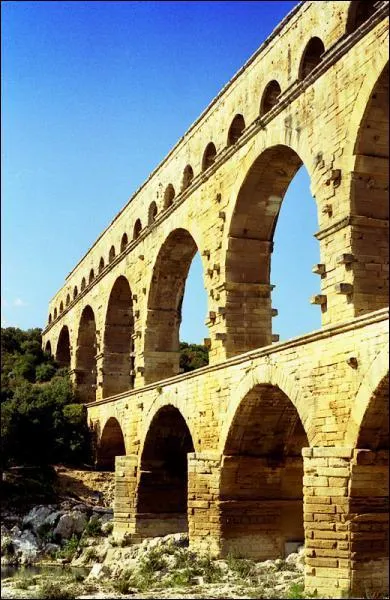 Quel est ancien aqueduc romain class au partimoine mondial de l'UNESCO ?