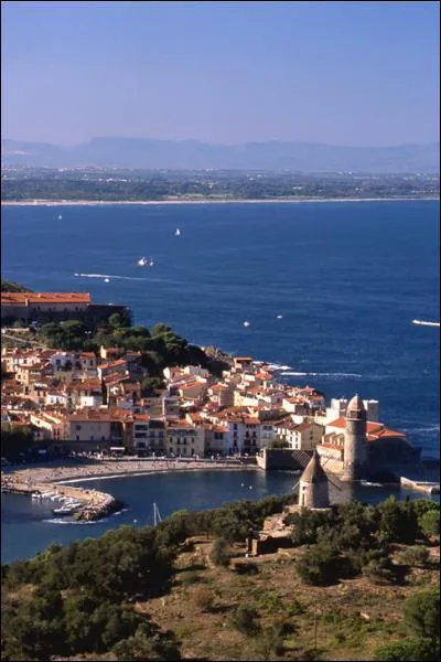 Sur cette cte on trouve un port trs apprci des peintres, mais aussi connu pour son vin : c'est... ?
