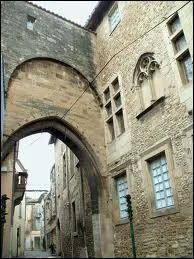 Comment se nomme  l'intrieur de la Drme, l'enclave dpendant du vaucluse ?