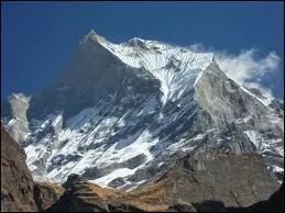 Je suis un mont me situant au Npal , faisant partie de l'Himalaya, conquis pour la premire fois le 28 mars 1950.