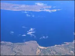 Considre comme l'une des plus grandes baies du monde, je suis entoure des provinces suivantes : le Qubec, l'Ontario, le Manitoba et le Nunavut.