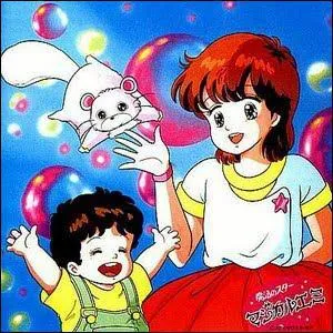 Elle possde un bracelet magique qui lui permet de se transformer en star de la magie comme son idole Emily Harwell. Qui lui a offert ce bijou merveilleux ?