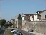 Cette ville de Haute-Marne est actuellement classe 'ville d'art et d'histoire'notamment grce  ses remparts.