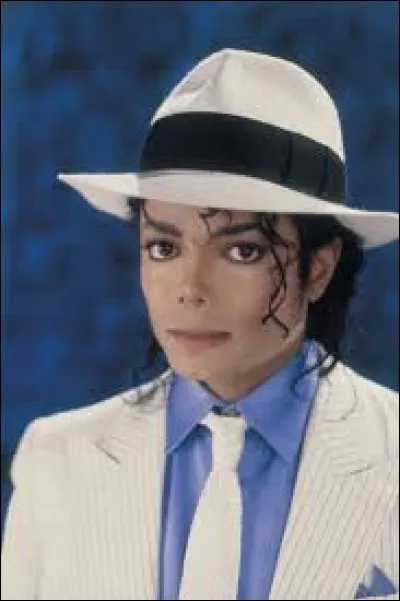 Que fait Michael Jackson sur ''Smooth Criminal'' dans ''Moonwalker'' ?