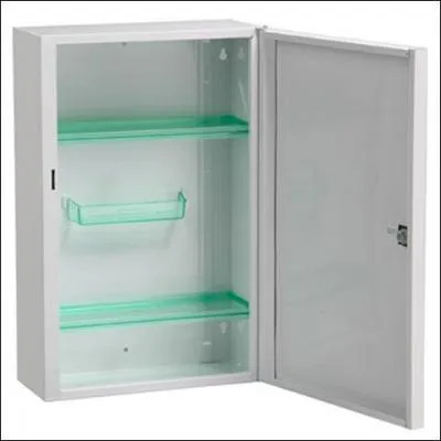 En cas de petits bobos, on rangera les mdicaments et pansements dans...