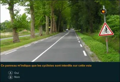 Ce panneau m'indique que les cyclistes sont interdits sur cette voie ?