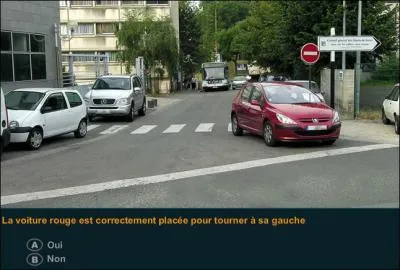 La voiture rouge est correctement place pour tourner  sa gauche ?