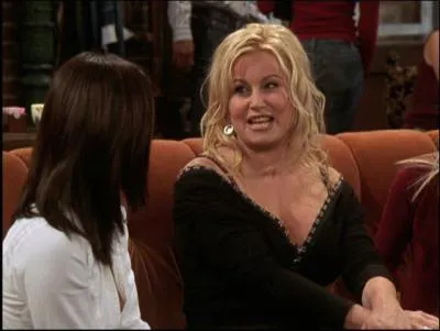 Elle a interprt la maman de Stifler dans les films 'American Pie', et a ensuite eu le rle de l'agent de Joey dans la srie ponyme. Comment se nomme l'actrice qui joue Amanda ?