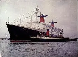 Le 11 mai, quel bateau est mis  l'eau aux chantiers navals de St Nazaire ?