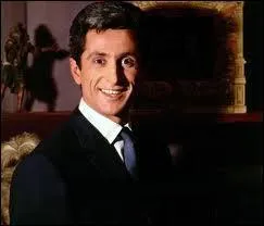 Sur toutes les radios , on entend ' Bleu, Blanc Blond '. Qui chante ce succs de l'anne ?