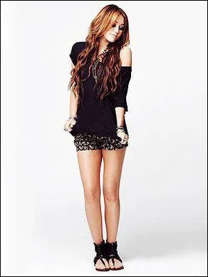 Avec qui Miley a cre sa marque de vtements ?