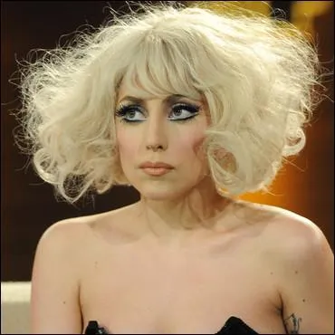 Quel label a refus de lancer sa carrire solo ?