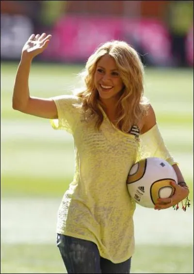Quelle chanson de Shakira a connu son moment de clbrit pendant la coupe du monde 2010 ?