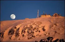 Dans quelle station Jean Claude Killy a-t-il remport ses trois mdailles d'or aux Jeux Olympiques 1968 ?
