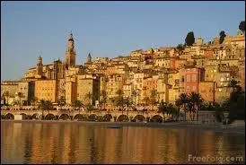 Ville prestigieuse de la cte d'Azur, on y fte le citron :