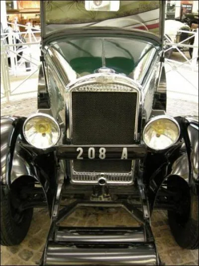 Quelle grande usine automobile est implante  Sochaux depuis 1912 ?