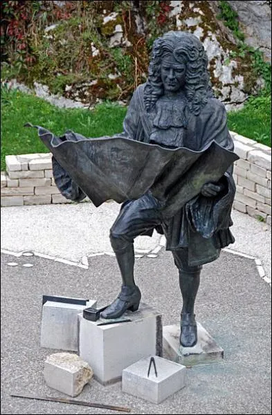 Qui a construit la citadelle de Besanon, galement classe par l'Unesco ?