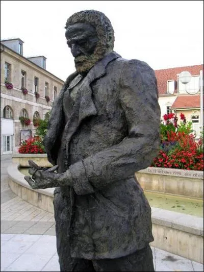 Quel crivain romantique est n  Besanon ?