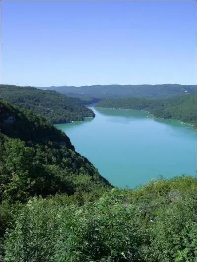Quel est ce lac, le plus vaste de la rgion ?