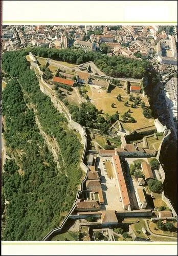 Quelle ville d'histoire et d'art est le chef-lieu de la Franche-Comt ?
