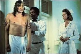 Quel est le surnom du personnage situ  gauche de l'image ?