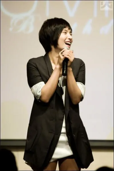 Combien d'annes a-t-il fallu pour qu'elle sorte son premier album ?