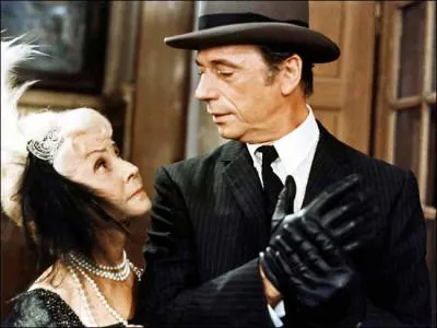 Une famille d'aristocrates dsargente a transform son chteau en htellerie. L'arrive de trois gangsters change la donne.