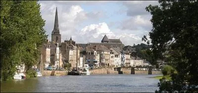 'Petite ville, grand renom', telle est la devise de Redon, sous-prfecture d'Ille-et-Vilaine dont Tri Yann disait des filles qu'elles 'tapent du pied quand l'amour les prend'. Redon est en rgion :