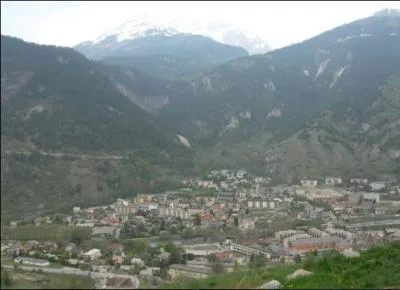 C'est  Modane que dbute le tunnel ferroviaire du Mont-Cenis, qui relie la France  l'Italie. Arrose par l'Arc, Modane est en :