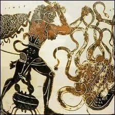 Sur l'ordre d'Eurysthe, combien Heracls doit-il accomplir d'exploits pour atteindre l'immortalit ?