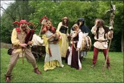 R : L'instrument médiéval qu'on appelle le rebec ressemble plutôt à...