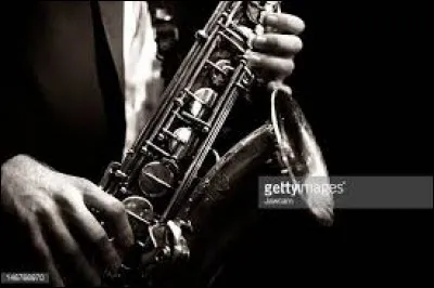 S : Le saxophone est...