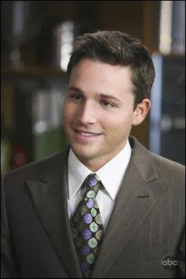 Et pour finir : qui joue Andrew Van de Kamp ?