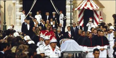 1982 : le drame Grace se tue en voiture ; elle a :