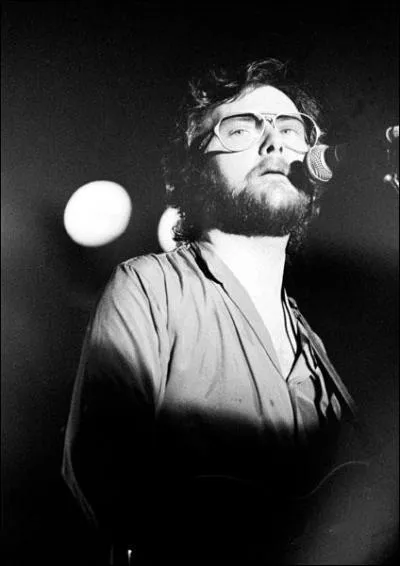 Dans quelle ballade de Gerry Rafferty peut-on entendre le plus clbre solo de saxophone de tout les temps ?