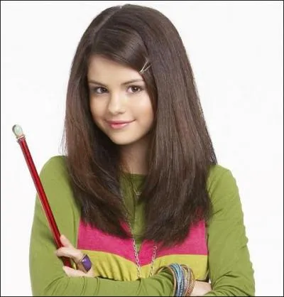 Qui joue 'Alex Russo' dans 'Les sorciers de Waverly place' ?