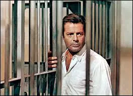 Quel bnficiaire du Prix Nobel de littrature (1957) est l'auteur de 'L'tranger' ?