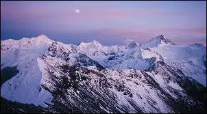 Combien le Valais compte-t-il de sommets de plus de 4'000 mtres ?