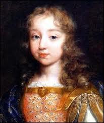 A quel ge Louis XIV devient-il Roi ?