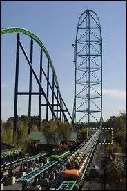 Combien de mtres mesure la plus haute montagne russe du monde ?