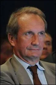 Et pour finir, un peu de politique : qui est le ministre de la Dfense ?